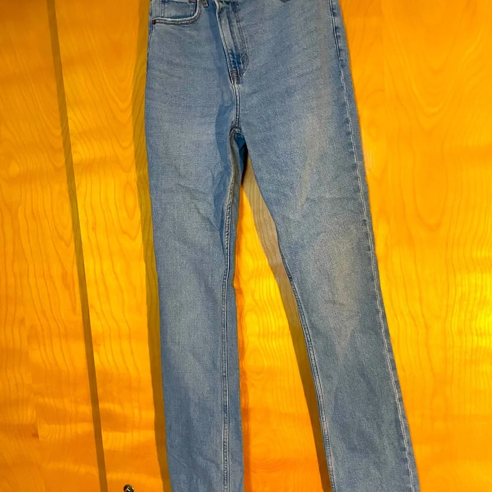 BRAND NEW WITH TAGS Abercrombie and Fitch Ultra High Rise 90s Slim Straight Jean - Picture 3 of 4